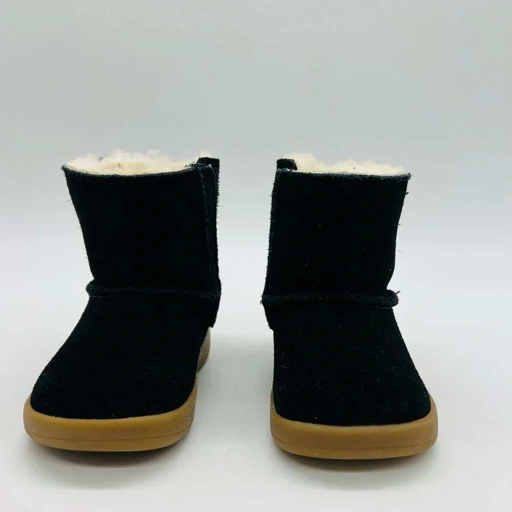 UGG stylish black